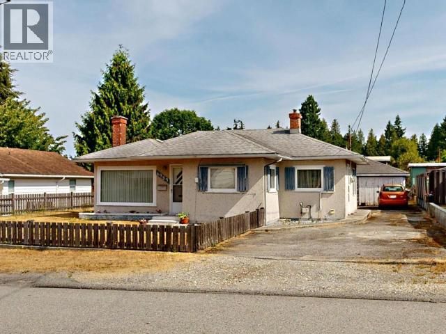 6983 Surrey Street listing photo from Royal LePage Powell River